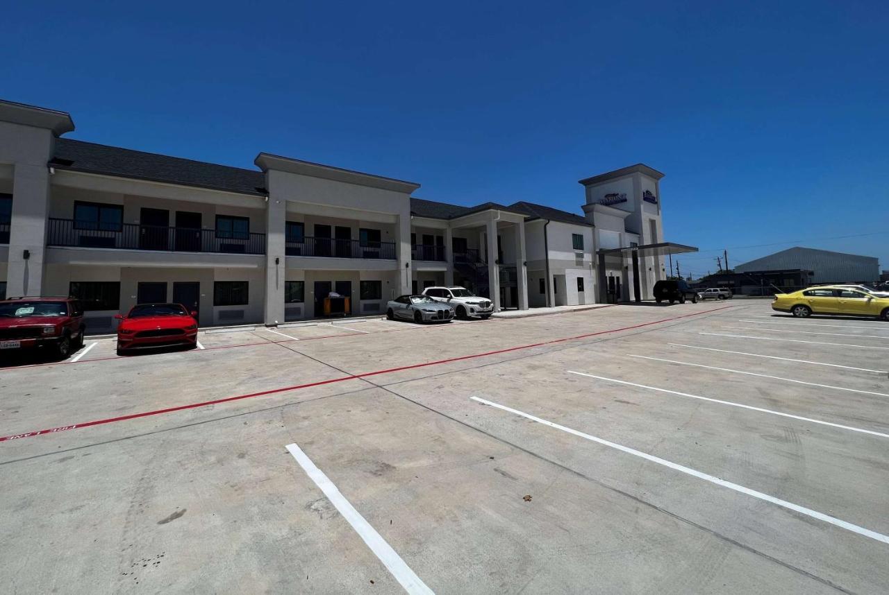 Baymont By Wyndham Freeport Texas Hotel Exterior foto