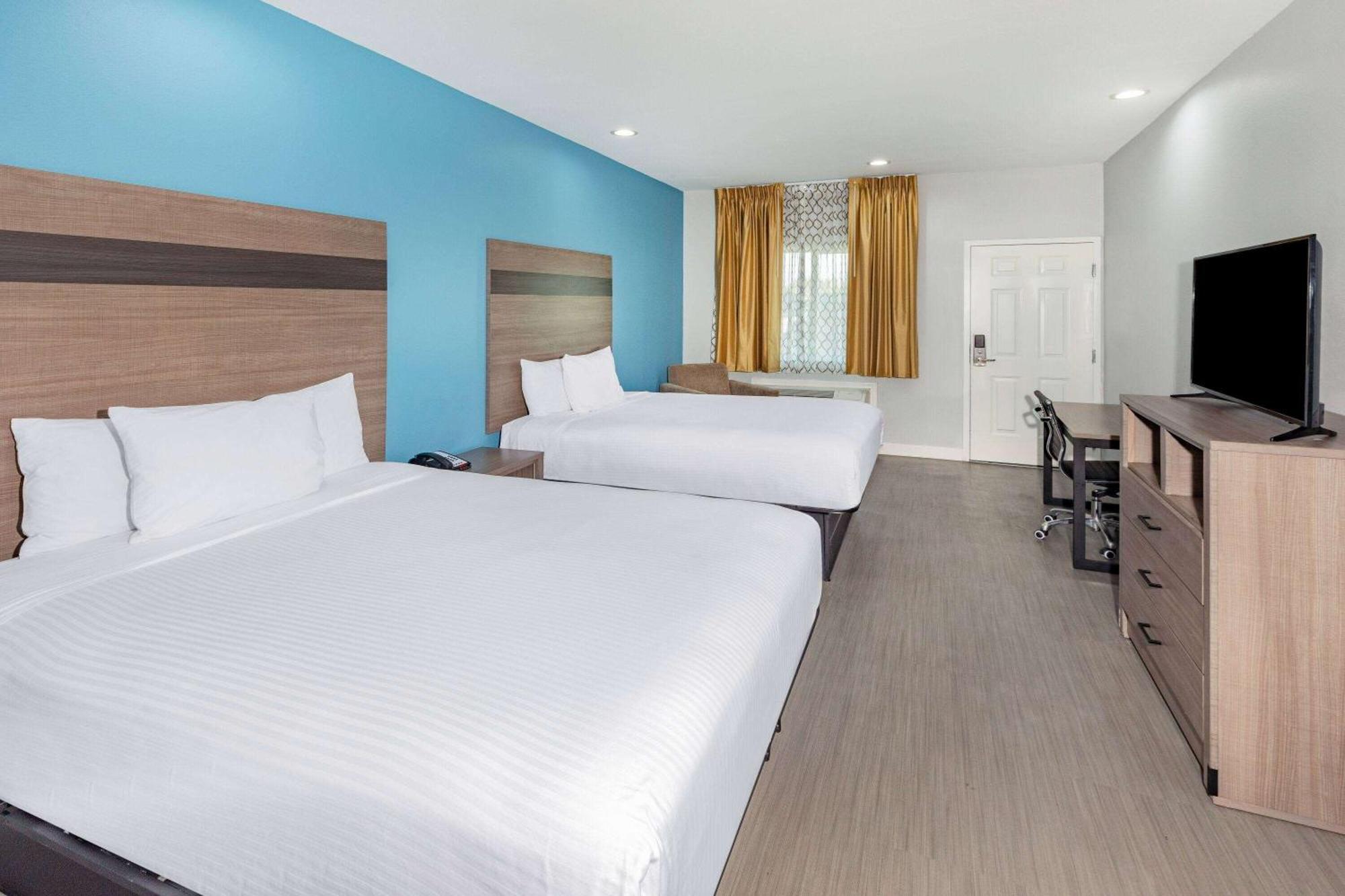 Baymont By Wyndham Freeport Texas Hotel Exterior foto